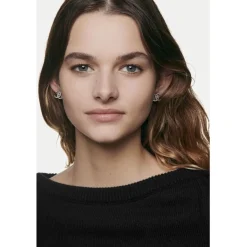 CHANEL TEINT GRUNDIERUNG ULTRA LE TEINT VELVET Foundation mit Weichzeichnereffekt. Samtig-mattes Finish. von Discount